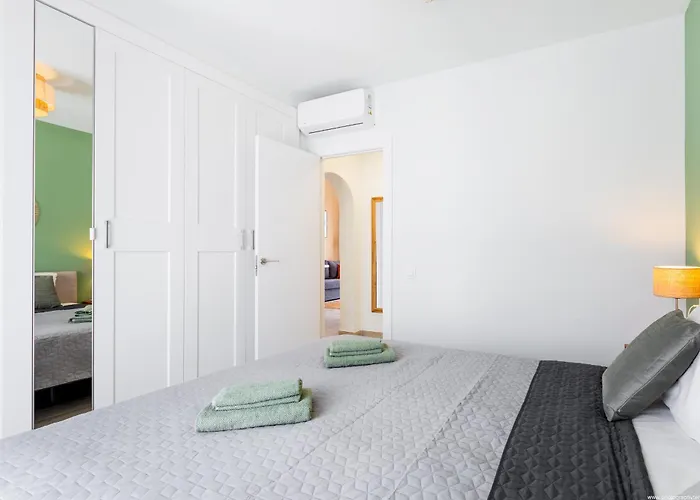 Spacious With Ocean View Apartament